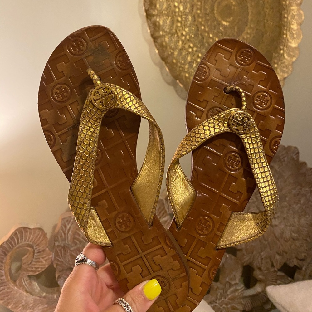 tory burch flip flops